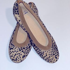 Vintage Stuart Weitzman animal print suede leather ballet flats